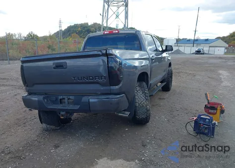 2015 Toyota Tundra Platinum 5.7L V8 z USA, uszkodzony, nr VIN 5TFAY5F17FX448794